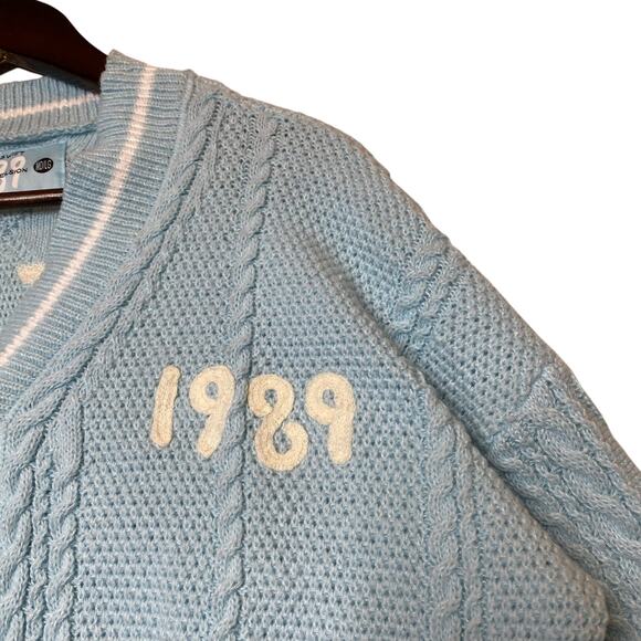 Taylor Swift Light Blue Cable Knit Cardigan - Picture 2 of 5